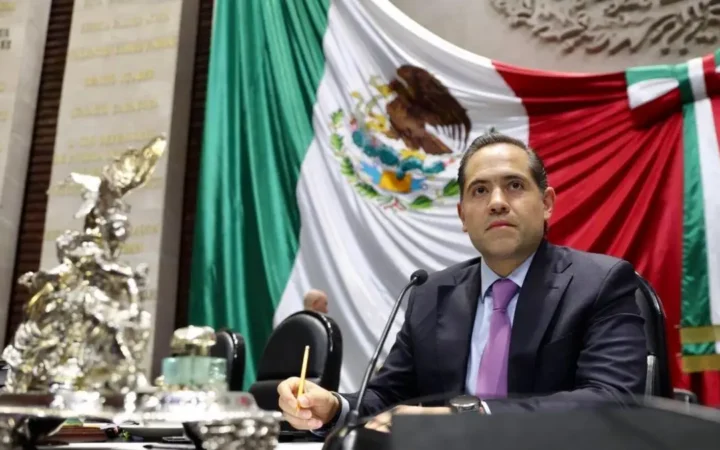 Raúl Bolaños-Cacho Cué preside una sesión en la Cámara de Diputados